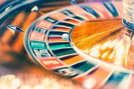 Live dealer kasino Lucky123 — studio profesional dengan dealer cantik untuk baccarat, blackjack, dan roulette